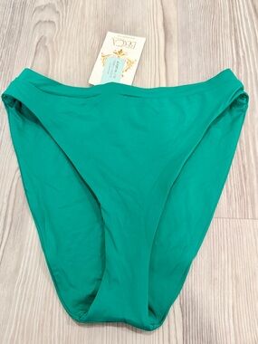 NWT BECCA Green High-Cut Bikini Bottom. Size small. Green.